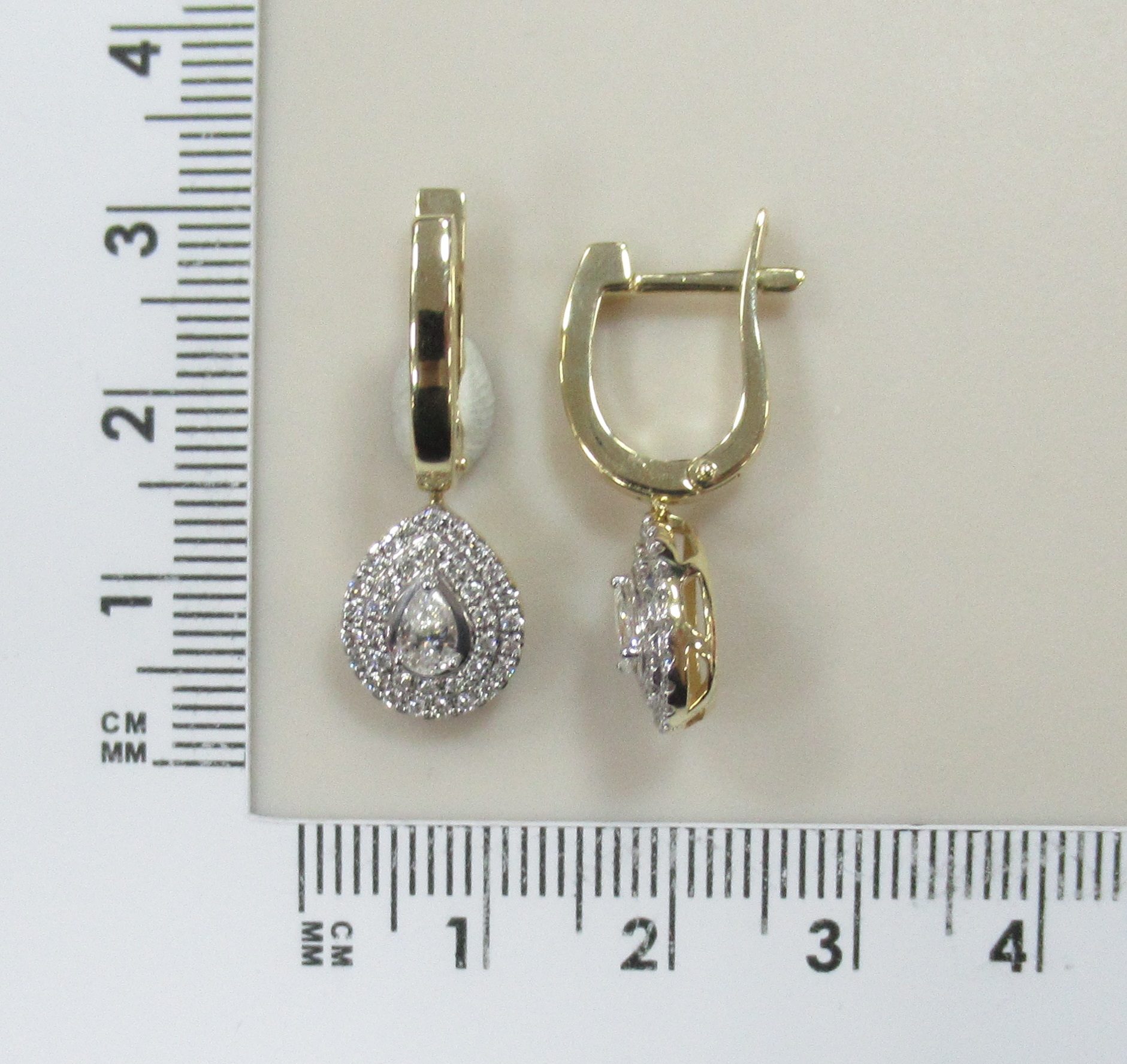 Серьги из желтого золота с бриллиантами